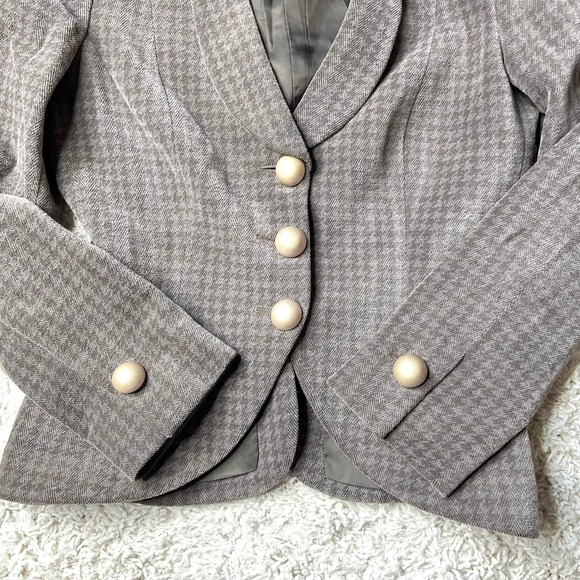 SOLD Giorgio Armani blazer - Picture 5 of 11